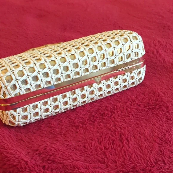 Tommy Bahama Elegant Cream Woven Handbag with Bamboo Handle - Picture 4 of 4